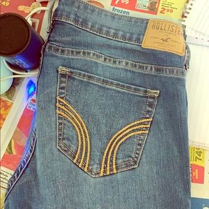 Juniors/Women’s Jeans